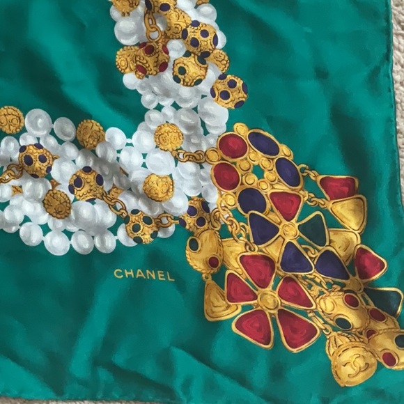 Chanel Green Silk Gripoix Jewels Scarf - Picture 3 of 7